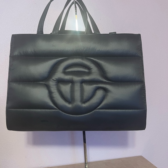 Telfar Bundle - Picture 8 of 16